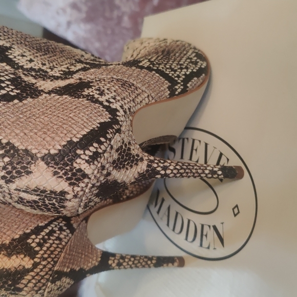 Steve Madden Ashton Snake Print boots size 10 - Picture 4 of 7